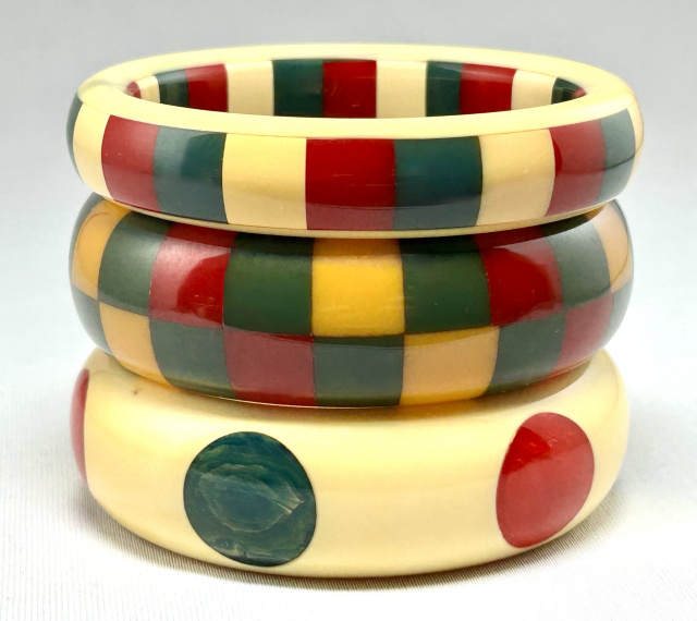 SZ77 red, cream and blue Shultz & Pantti bakelite bangles